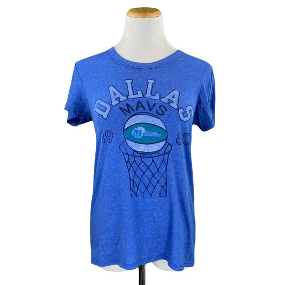 Junk Food Dallas Mavs 1980 NBA Blue Short Sleeve Crew Neck Graphic Tee